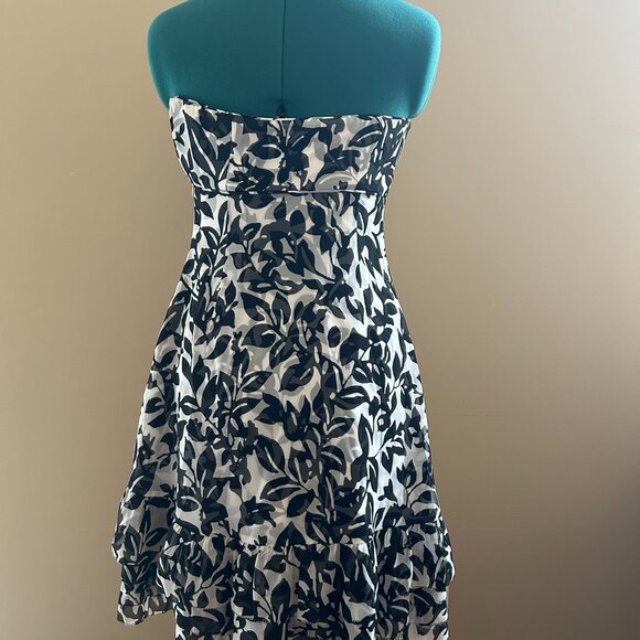White House Black Market Silk Chiffon cocktail dress. Size 0 Black/white floral - Picture 2 of 5